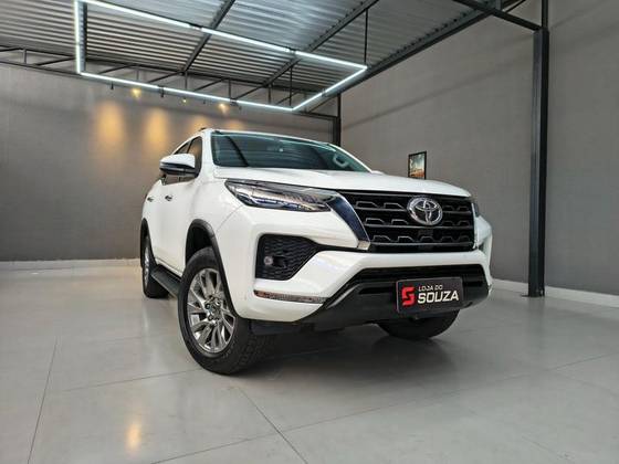 TOYOTA HILUX SW4 2.7 VVT-i FLEX SRV 7L 4X2 AUTOMÁTICO TOYOTA HILUX SW4 2.7 VVT-i FLEX SRV 7L 4X2 AUTOMÁTICO